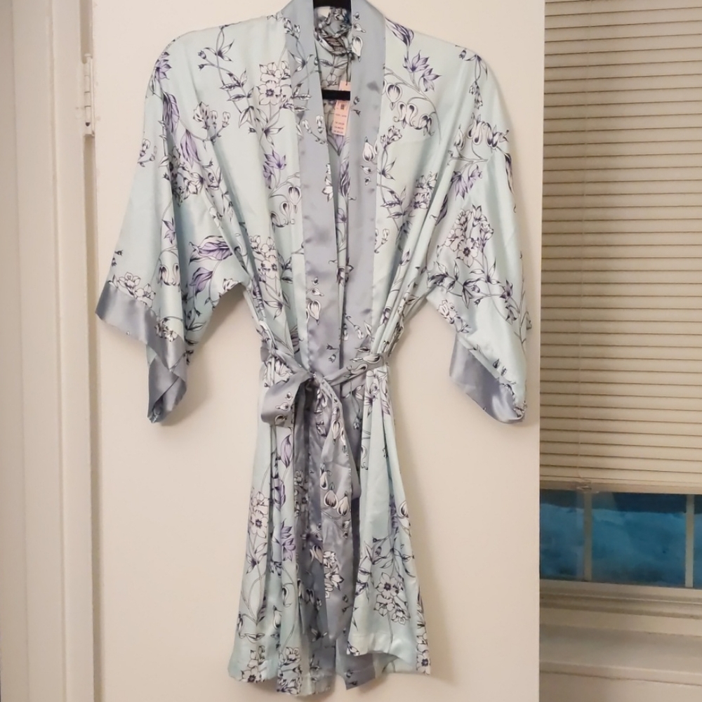 VS Silky Robe